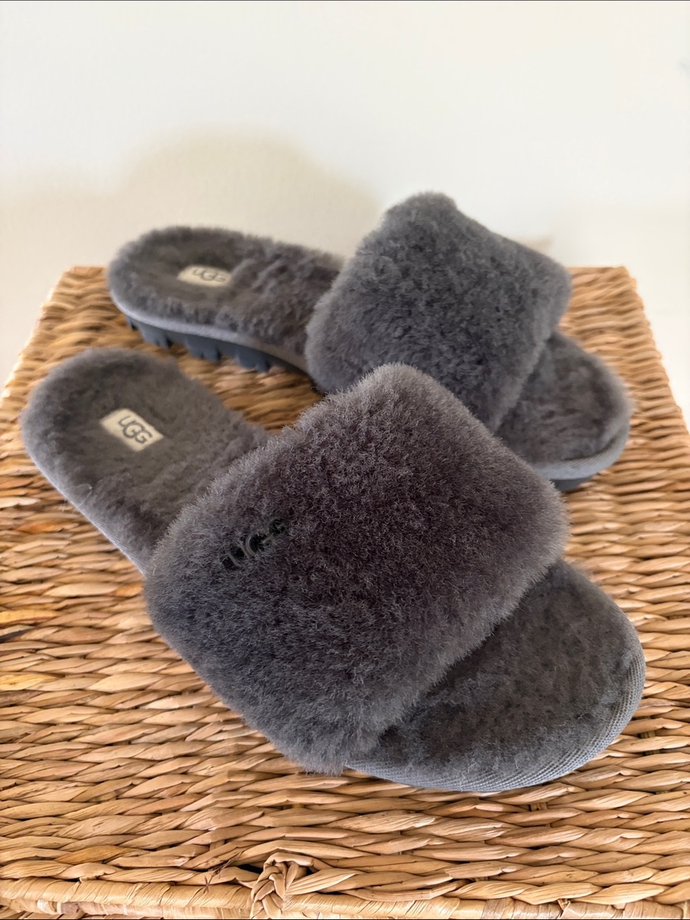 UGG Cozette slippers dark gray US women’s size 8